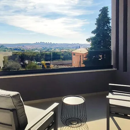 Amazing In With Private Swimming Pool, Be Inside Or Outside Pula
